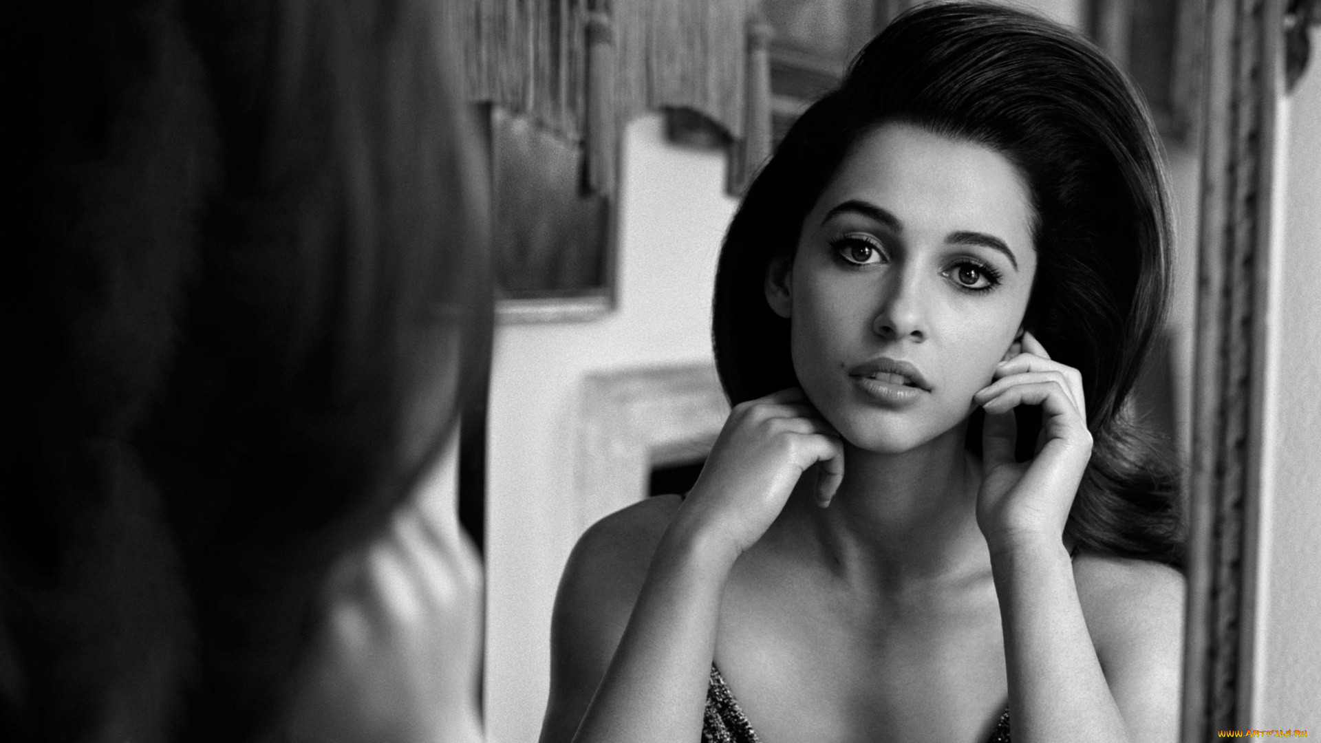 , naomi scott, 